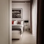 Hotel Urban Isle