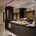 Urban Isle Hotel *